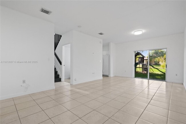 Building Photo - 1180 NE 41st Ave