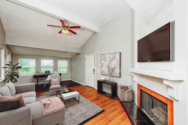 Foto del edificio - 9696 Walnut St