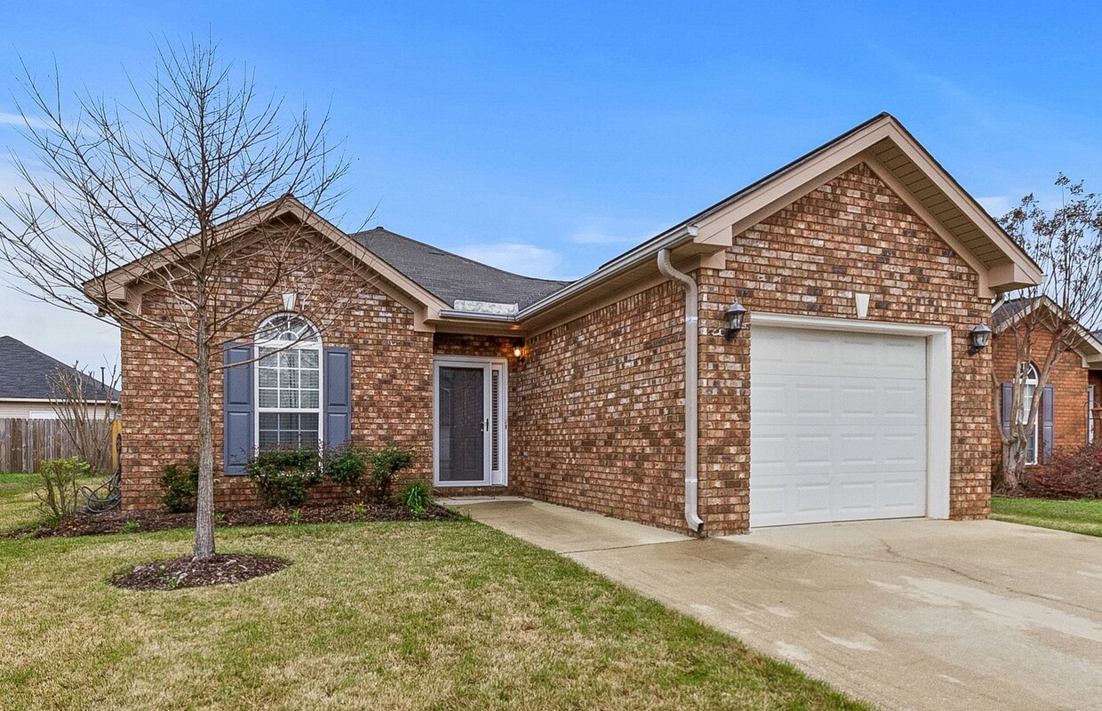 Cozy 3 Bed 2 Bath Available January 2026! - Cozy 3 Bed 2 Bath Available January 2026!