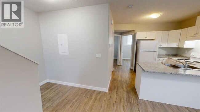 Photo du bâtiment - 9503-9112 112 Ave