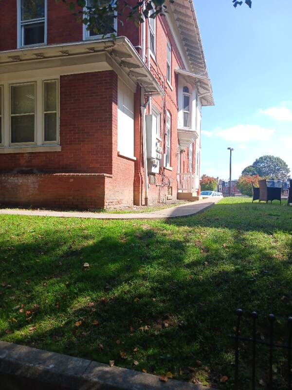 Building Photo - 49 N West End Ave