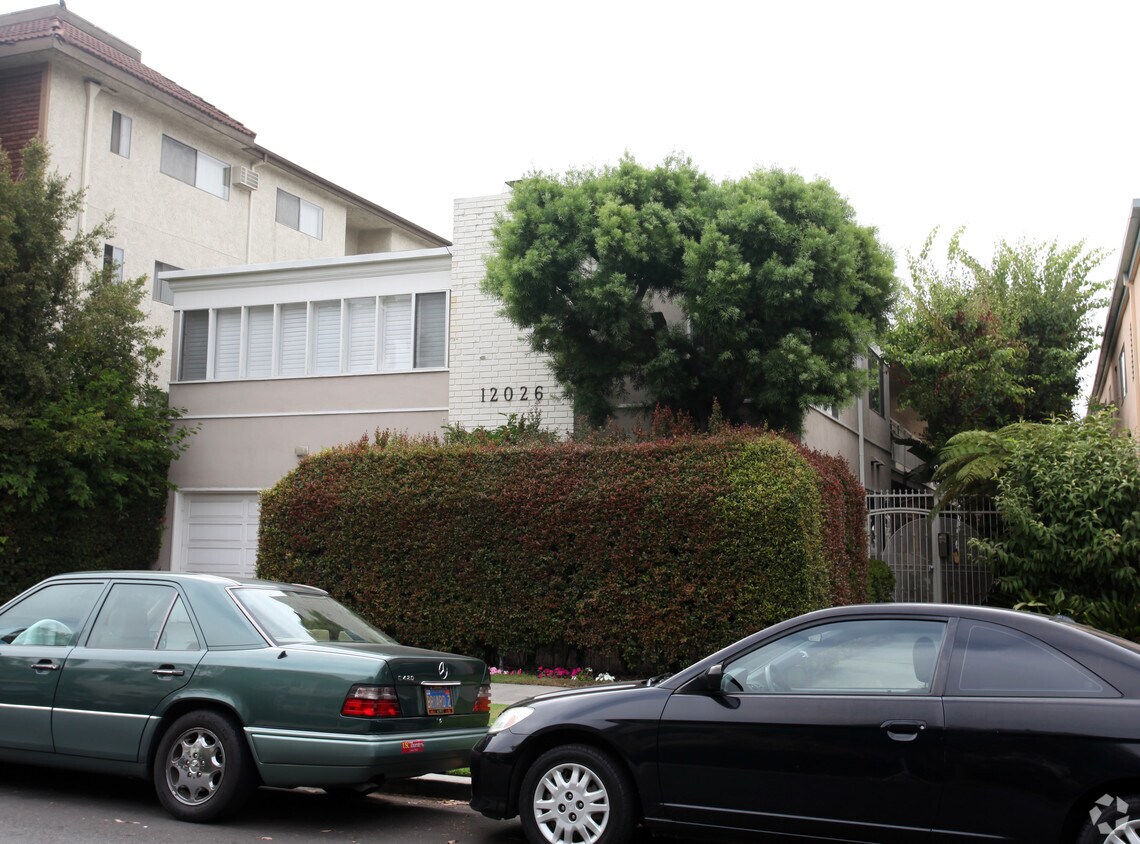Foto del edificio - 12026 Goshen Ave