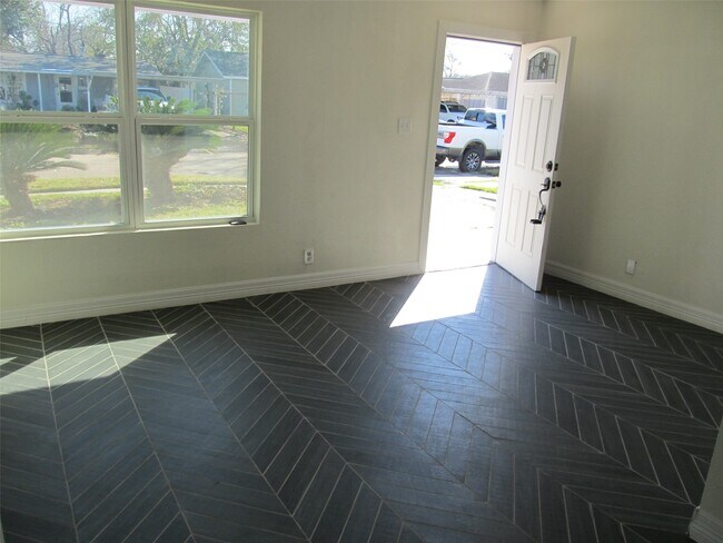 Foto del edificio - 1213 Trimm Ave