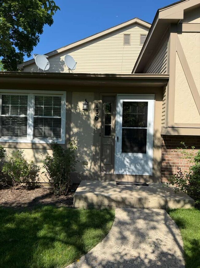 Foto del edificio - 136 Brookwood Ct
