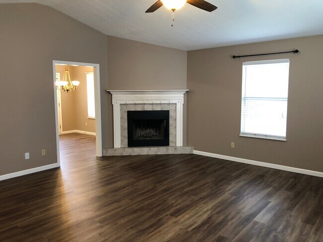 Foto del edificio - Maryville 37804 - 3 bedroom, 2 Bath Home , 2 car garage - Contact Donna Bailey (865) 389-6590