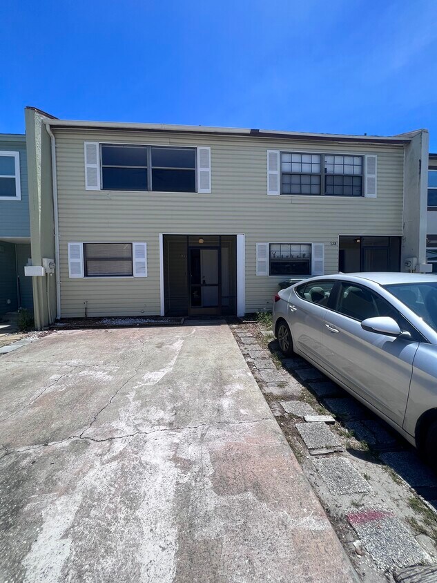 Primary Photo - 2820 S Pines Dr
