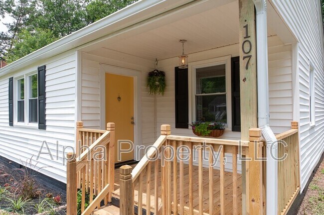 Foto del edificio - 107 Briarwood Rd