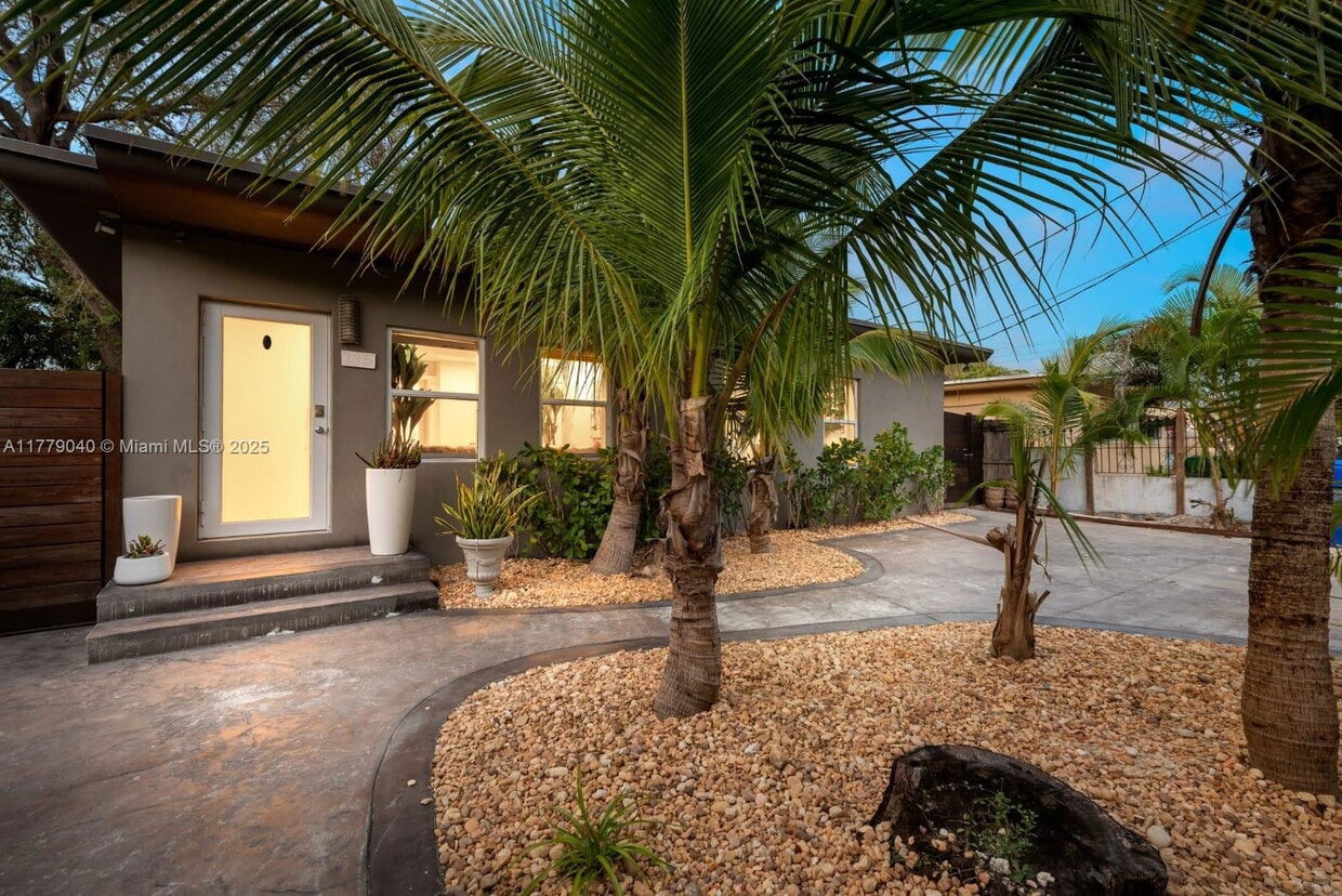 Foto principal - 135 NW 52nd St