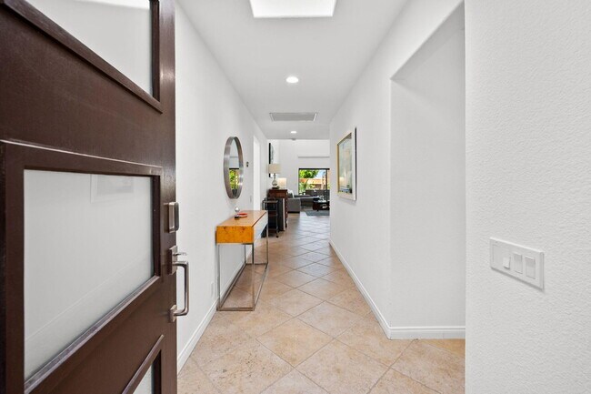 Building Photo - 73416 Mariposa Dr