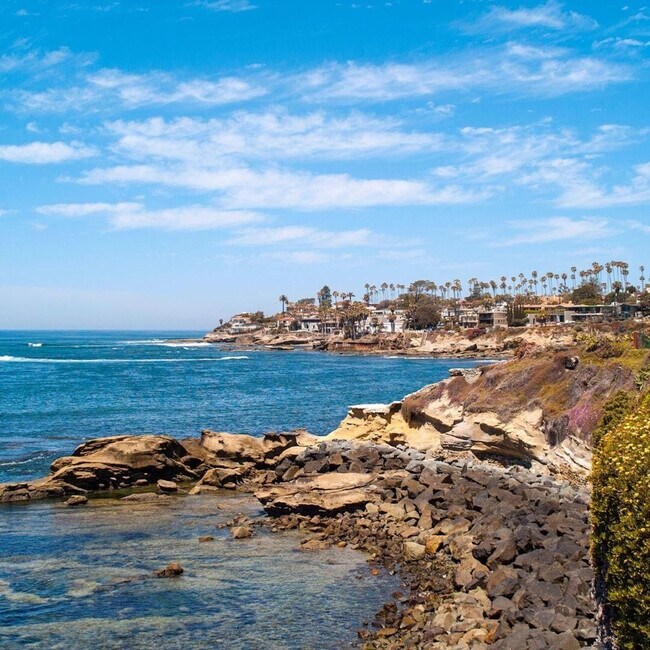 Foto del edificio - 2420 Torrey Pines Rd