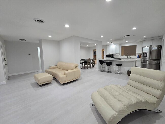 Foto del edificio - 1028 Chinaberry Rd