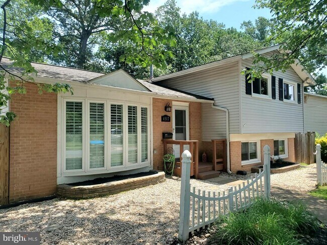 Foto del edificio - 4517 Mayfield Dr