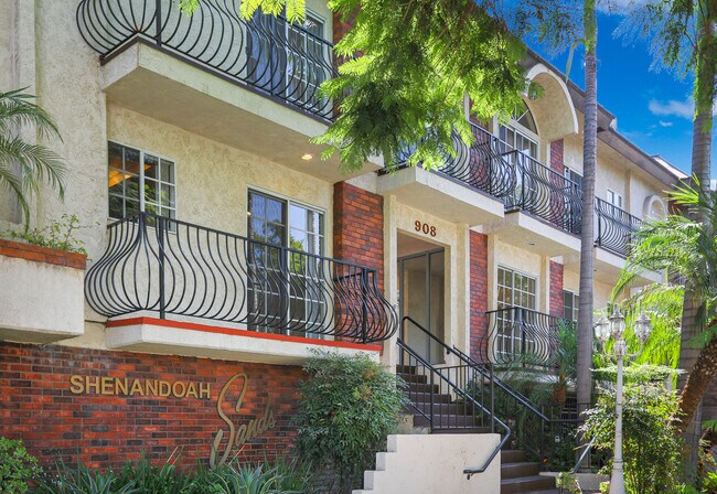 FRENTE DEL EDIFICIO - 908 S Shenandoah St