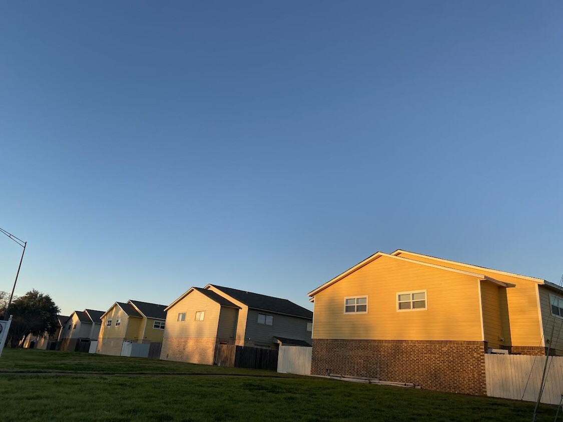 Foto principal - 2815 Longmire Dr