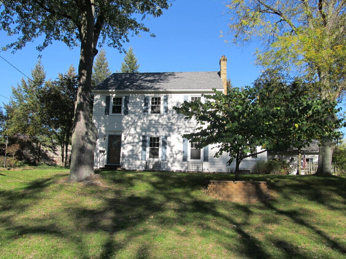 719 Homecrest Ave, Kalamazoo, MI 49001 House for Rent in Kalamazoo, MI