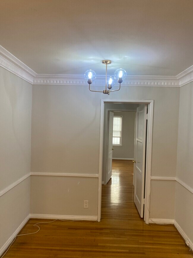 Building Photo - 218 S Fuller Ave