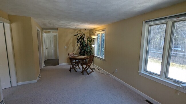 Building Photo - 12 Longmeadow Rd