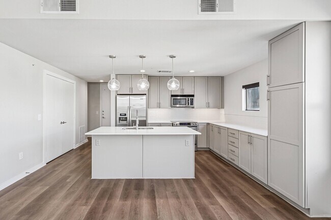 Building Photo - Parkside So7