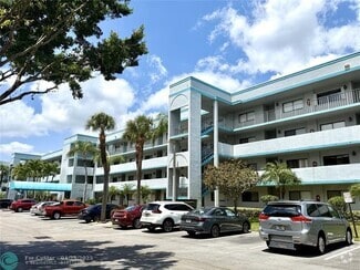 Building Photo - 4725 Lucerne Lakes Blvd