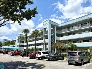 Building Photo - 4725 Lucerne Lakes Blvd