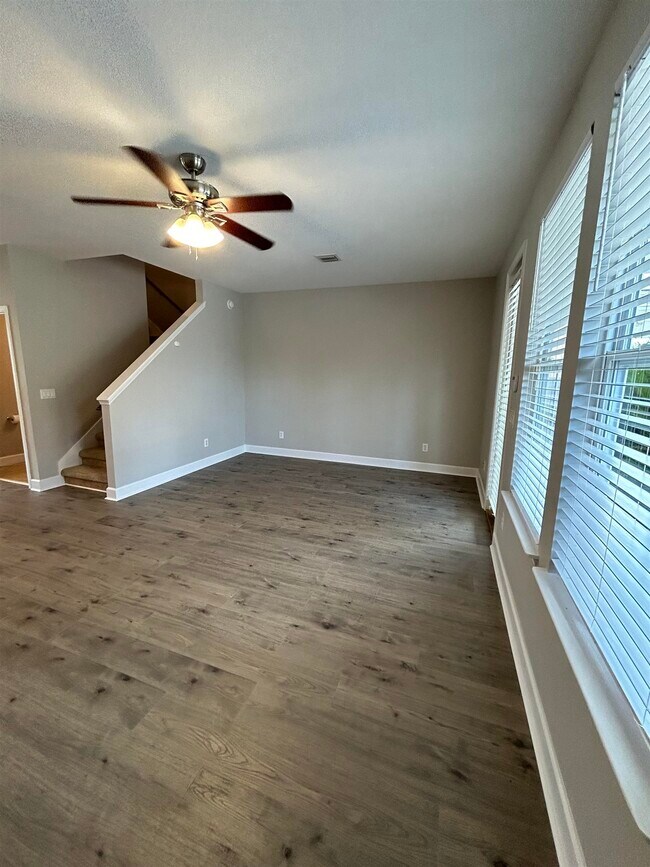 Foto del edificio - 4146 Four Oaks Blvd