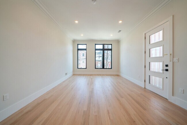 Building Photo - 203 Hutton St