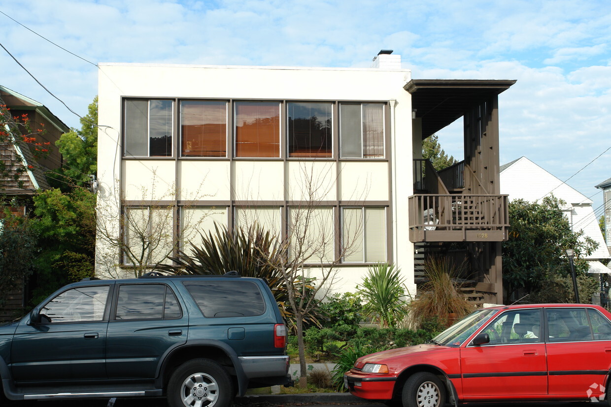 Building Photo - 1528 Walnut St