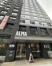 Building Photo - 256-1256 Rideau St