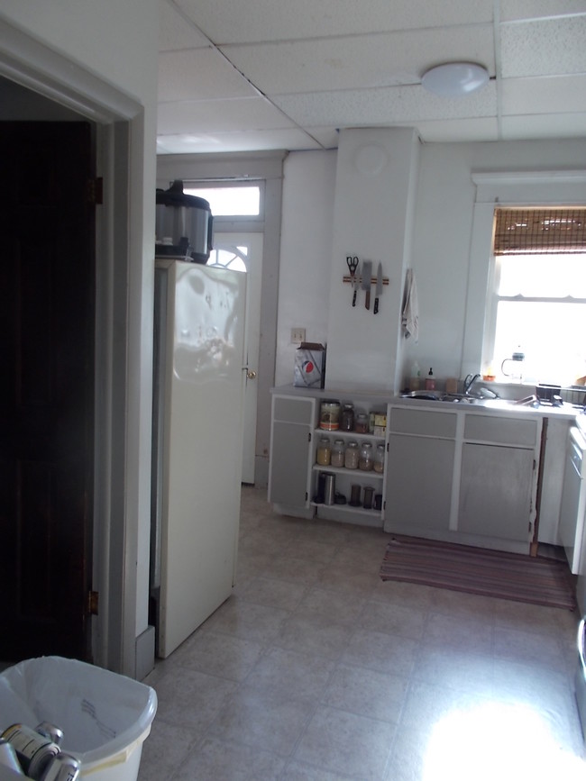 kitchen - 2430 Indianola Ave