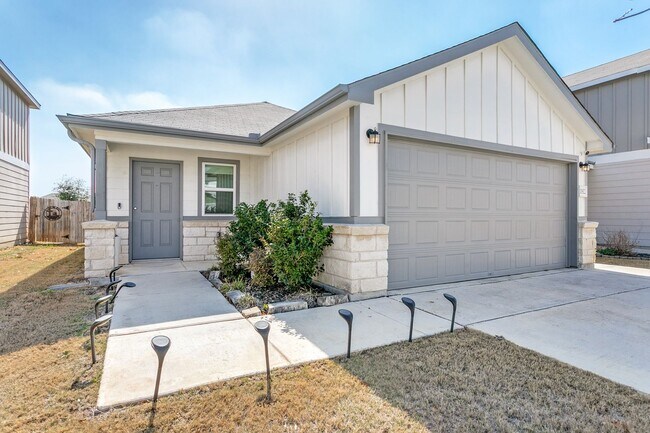 Foto del edificio - Beautiful 3 - Bedroom One Story Home in Davis Ranch Community