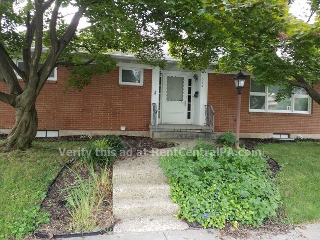 Building Photo - 534 W Areba Ave