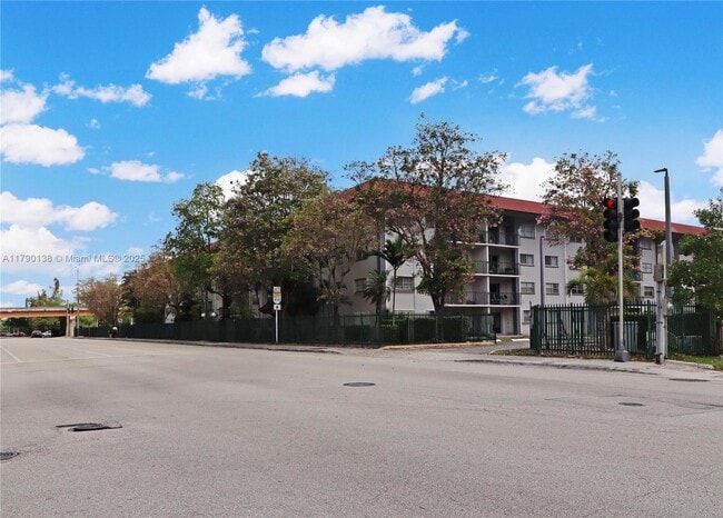 Foto del edificio - 8101 SW 72nd Ave