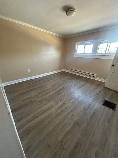 Building Photo - 1-Bedroom + Bonus & Sitting RM(UTILTIES IN...