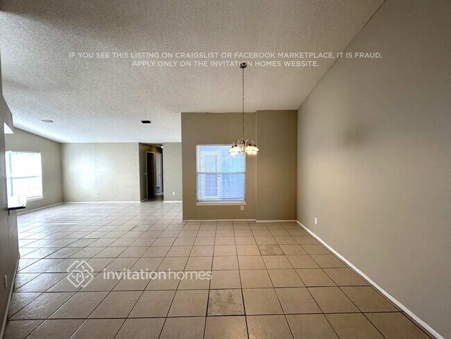 Foto del edificio - 4704 Bloom Dr