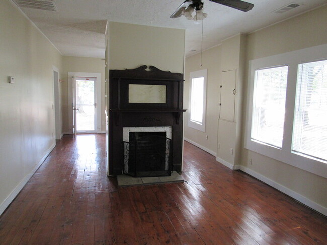 Foto del edificio - Cute 2 BR/ 1 BA in North Forsyth!