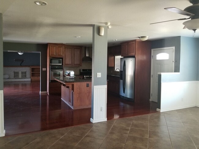 Foto del edificio - Charming 3 bedroom 2 bathroom home located...