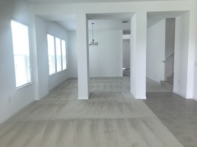 Building Photo - 5 Bedroom in Westside Village at Heart of ...