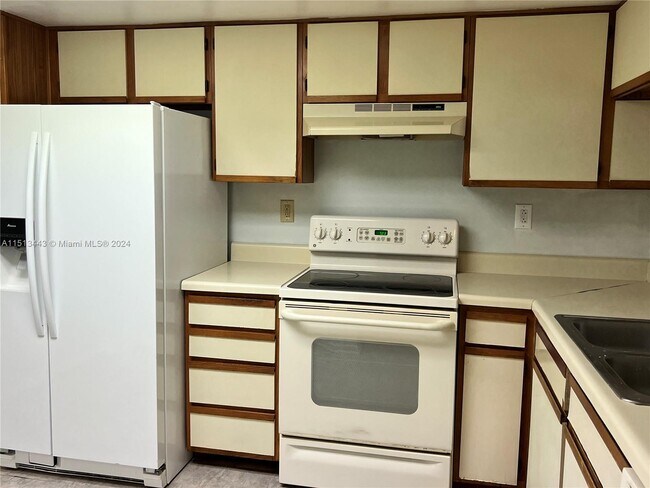 Foto del edificio - 665 SW 113th Way
