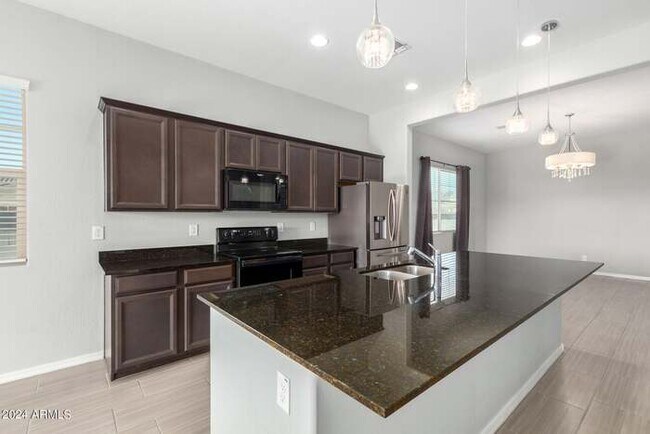 Foto del edificio - Beautiful 4 Bedroom 3 Bath Home in Gated C...