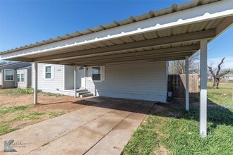 Building Photo - 1318 Burger St