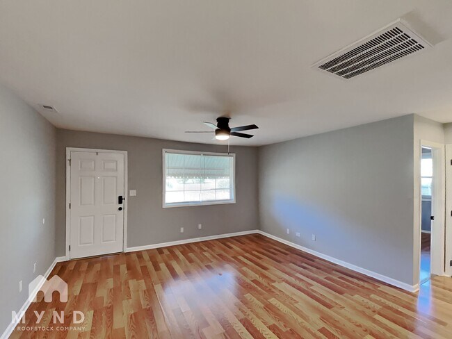 Foto del edificio - 2519 Ponderosa Dr