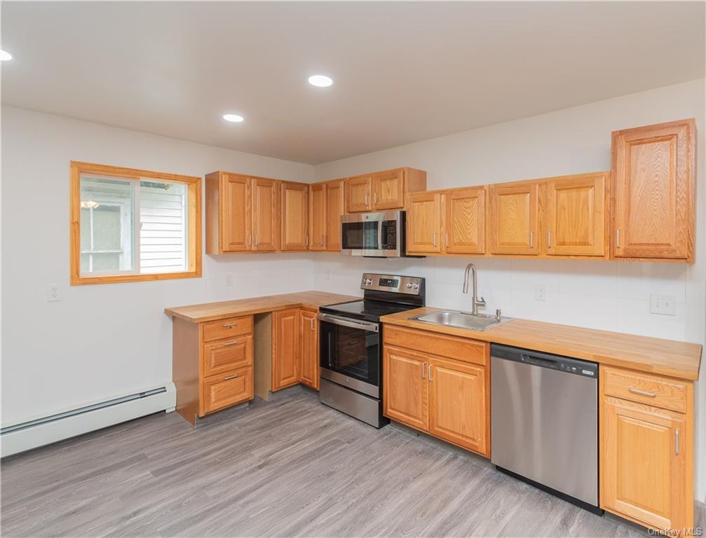 25 Park St Unit 2, Ellenville, NY 12428 Room for Rent in Ellenville