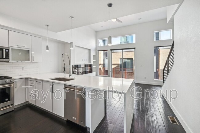 Foto del edificio - 3032 Wilson Ct