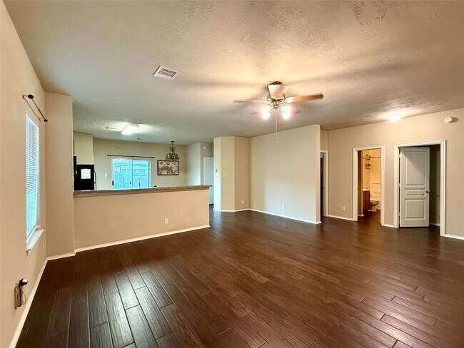 Foto del edificio - 6707 Enchanted Crest Dr