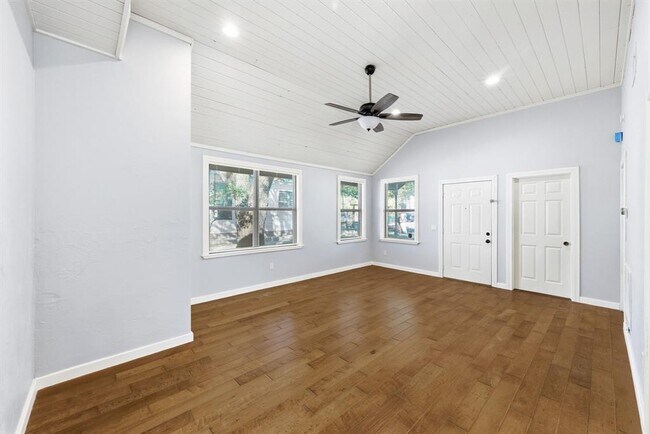 Foto del edificio - 1811 Waterston Ave