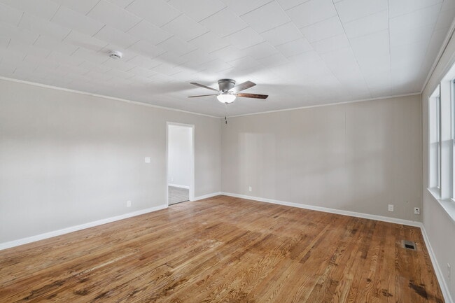 Foto del edificio - 117 Gayle Ave