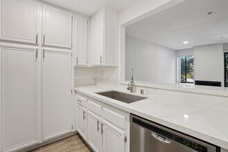 Interior Photo - 315 South Virgil Ave