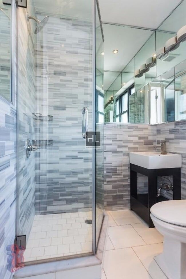 Building Photo - E 13TH ST.