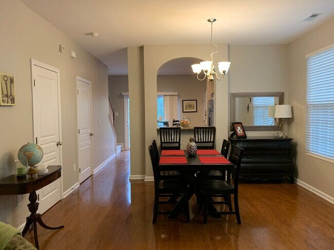 Building Photo - 682 Cupola Dr