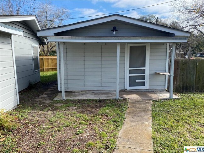 Building Photo - 1717 E Mesquite Ln
